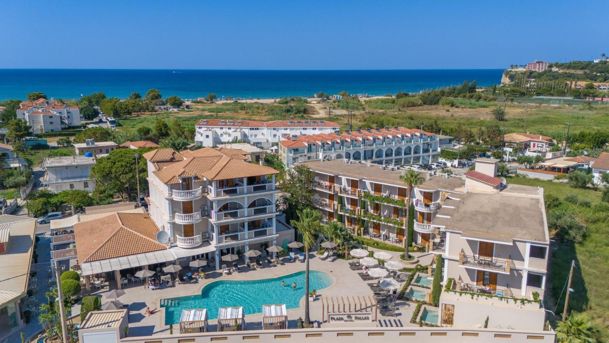 Aparthotel Plaza Pallas 3*